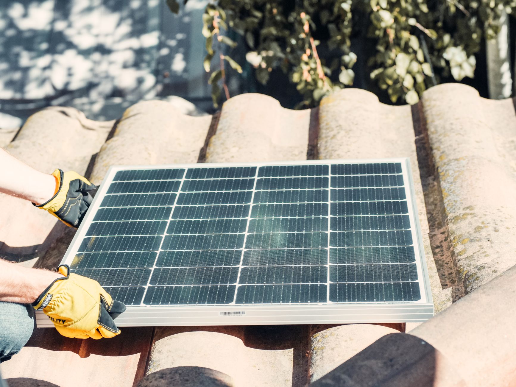 Installateur panneaux solaires équipe à Bordeaux